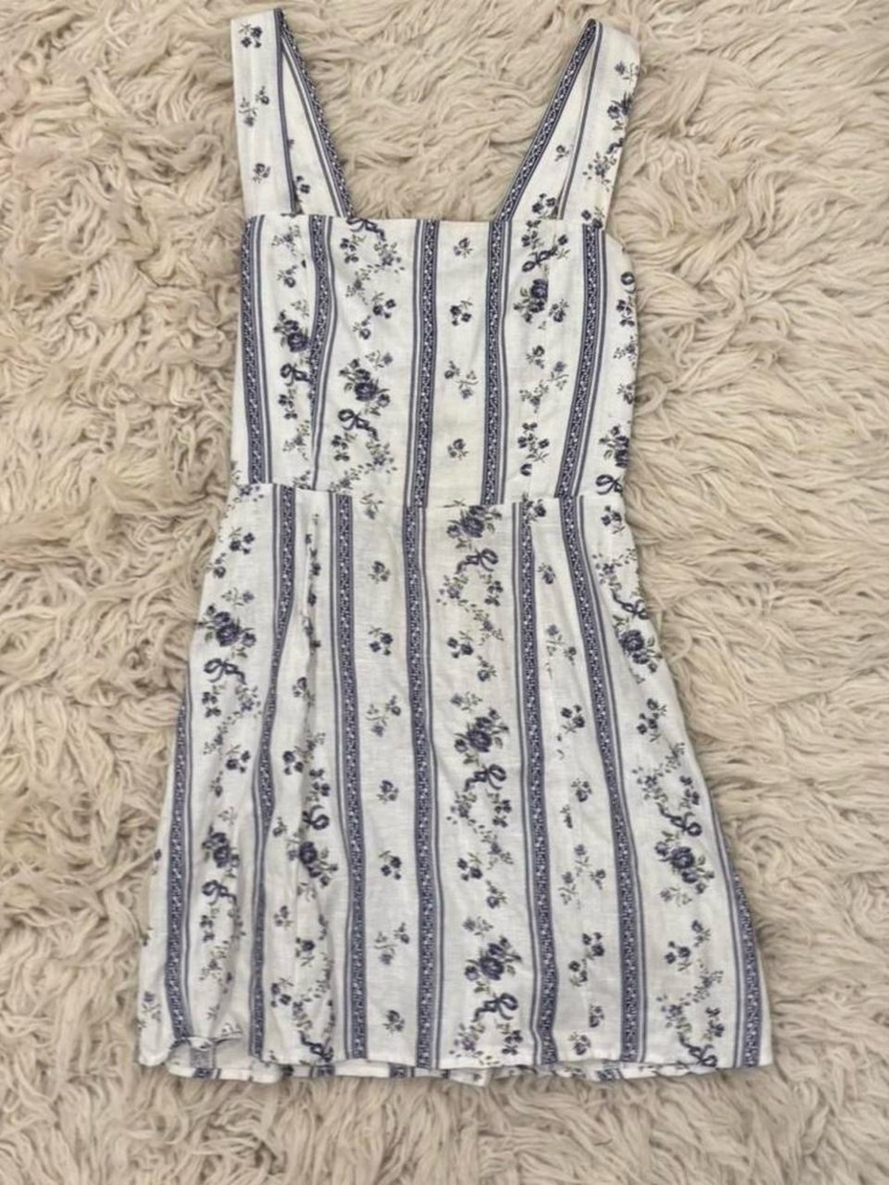 Reformation Brigette Linen dress in Roquefort - Picture 2 of 7